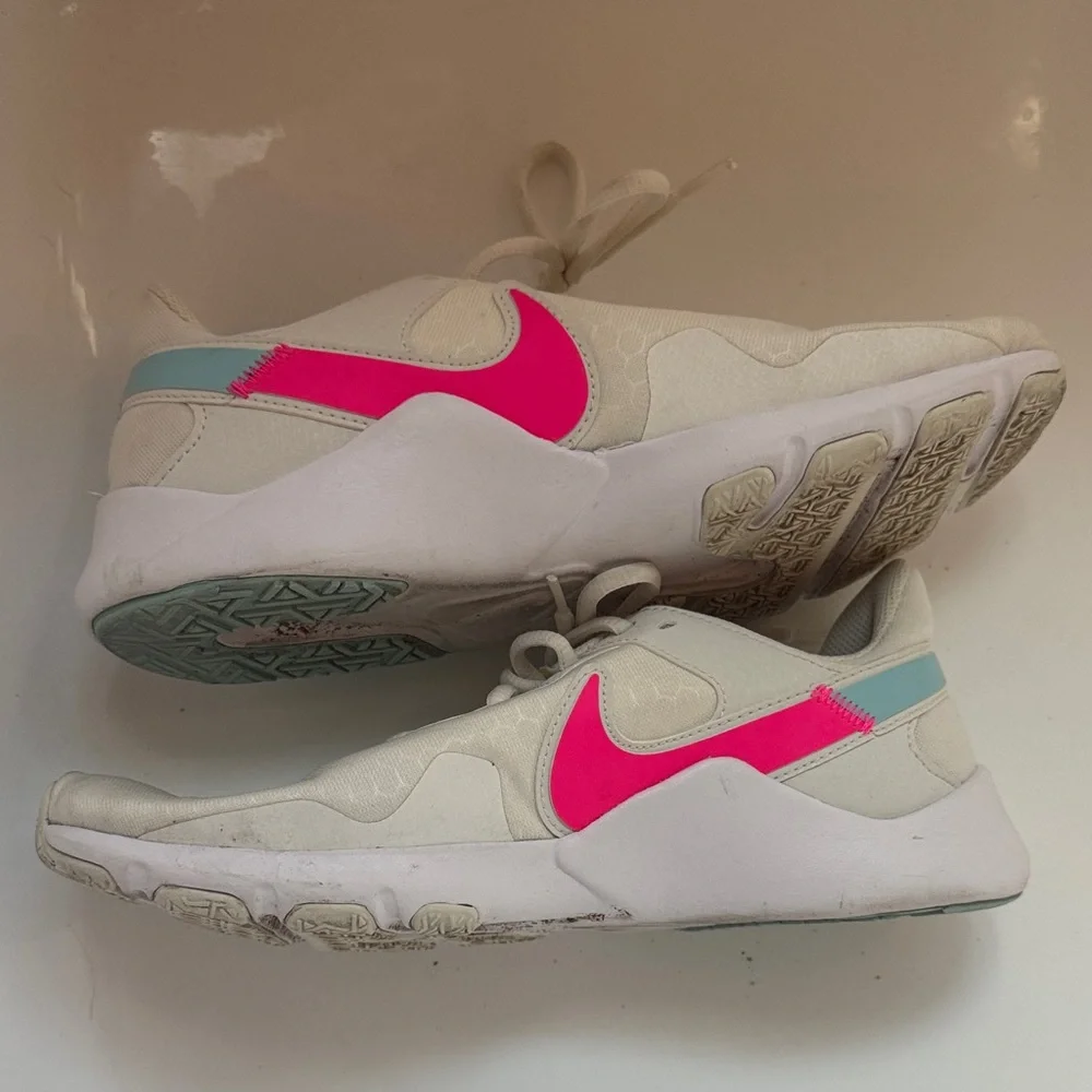 Nike Cream and Pink Sneakers - Picture 4 of 6